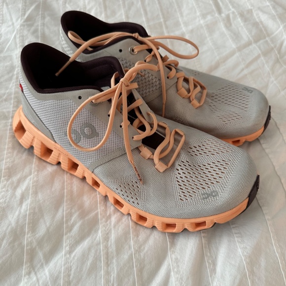 On-Running Cloud X Running Shoes - Picture 2 of 6